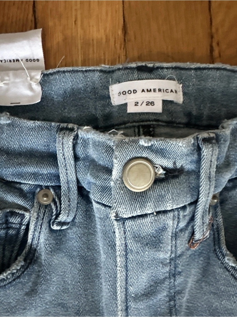 Good American Women’s Straight Leg Jeans in Faded Blue - Picture 3 of 3
